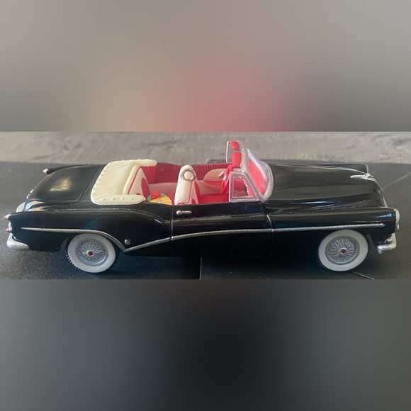 Hallmark Keepsake Ornament 1953 Buick Roadmaster Skylark - Picture 3 of 5